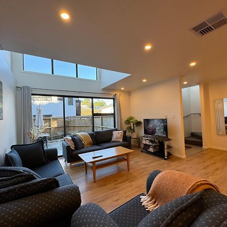 No Party Allowed, Entire Brand New 3 Bedroom Townhouse, Free Unlimited Fibre Wifi And Free Parking Wellington Esterno foto