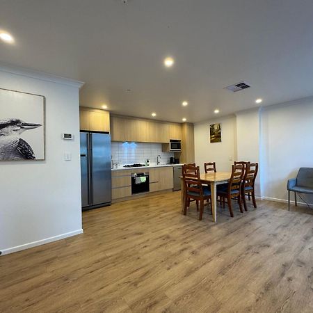 No Party Allowed, Entire Brand New 3 Bedroom Townhouse, Free Unlimited Fibre Wifi And Free Parking Wellington Esterno foto