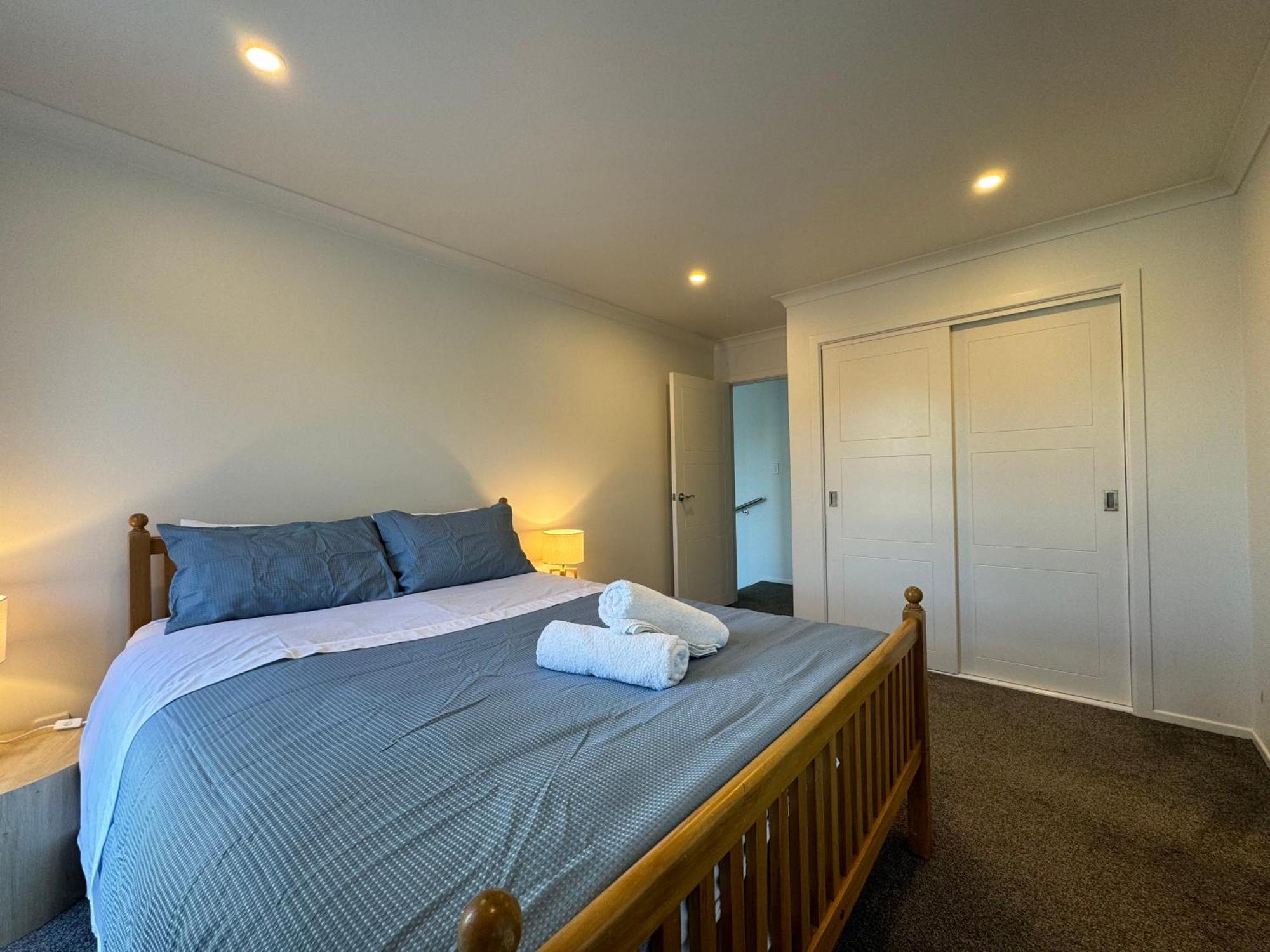 No Party Allowed, Entire Brand New 3 Bedroom Townhouse, Free Unlimited Fibre Wifi And Free Parking Wellington Esterno foto