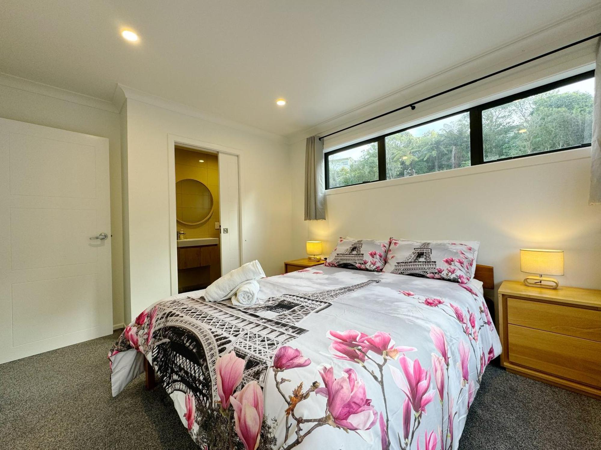 No Party Allowed, Entire Brand New 3 Bedroom Townhouse, Free Unlimited Fibre Wifi And Free Parking Wellington Esterno foto