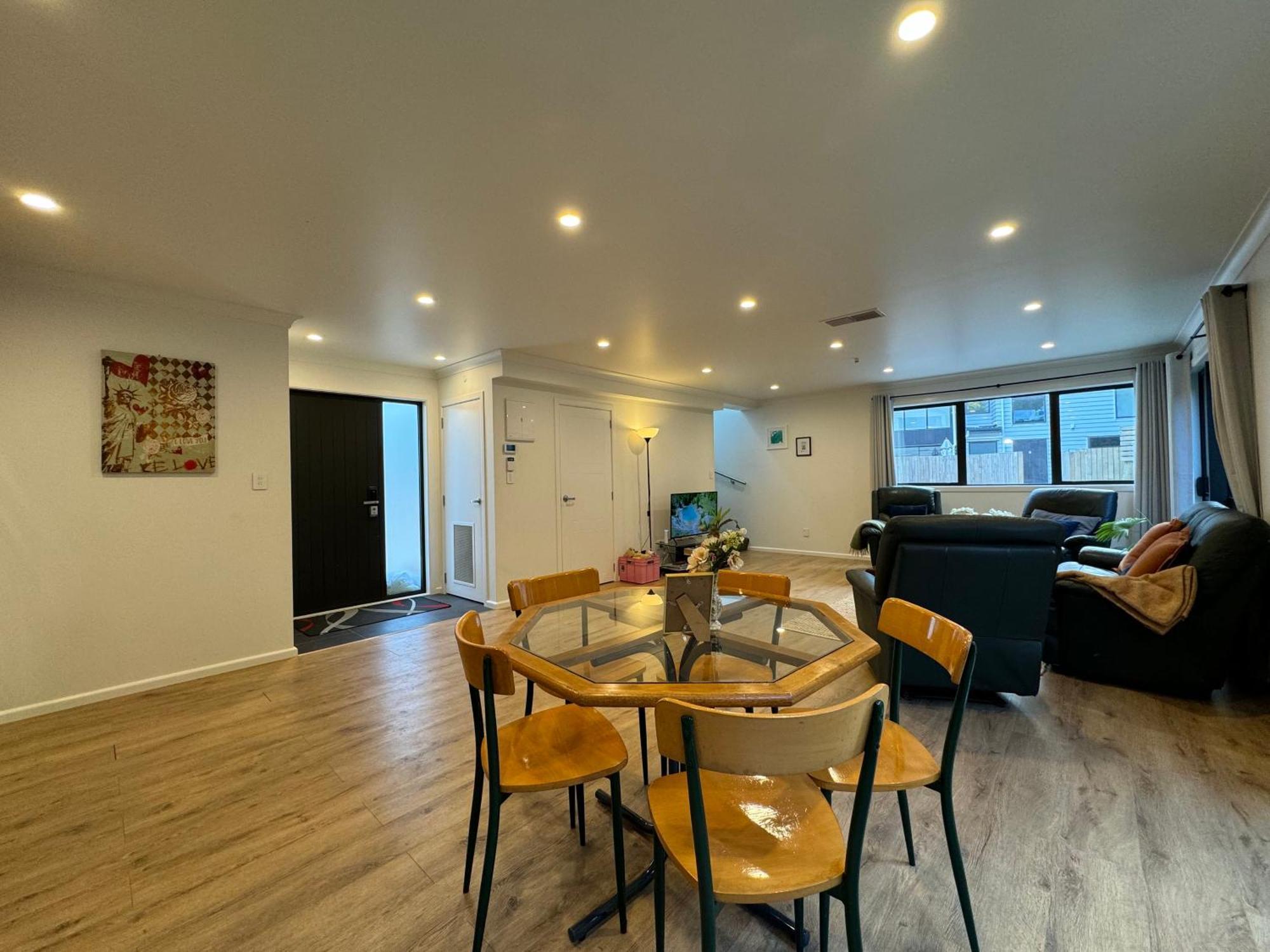 No Party Allowed, Entire Brand New 3 Bedroom Townhouse, Free Unlimited Fibre Wifi And Free Parking Wellington Esterno foto