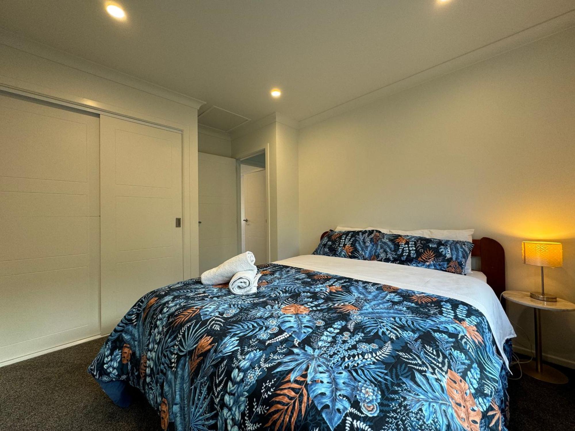 No Party Allowed, Entire Brand New 3 Bedroom Townhouse, Free Unlimited Fibre Wifi And Free Parking Wellington Esterno foto