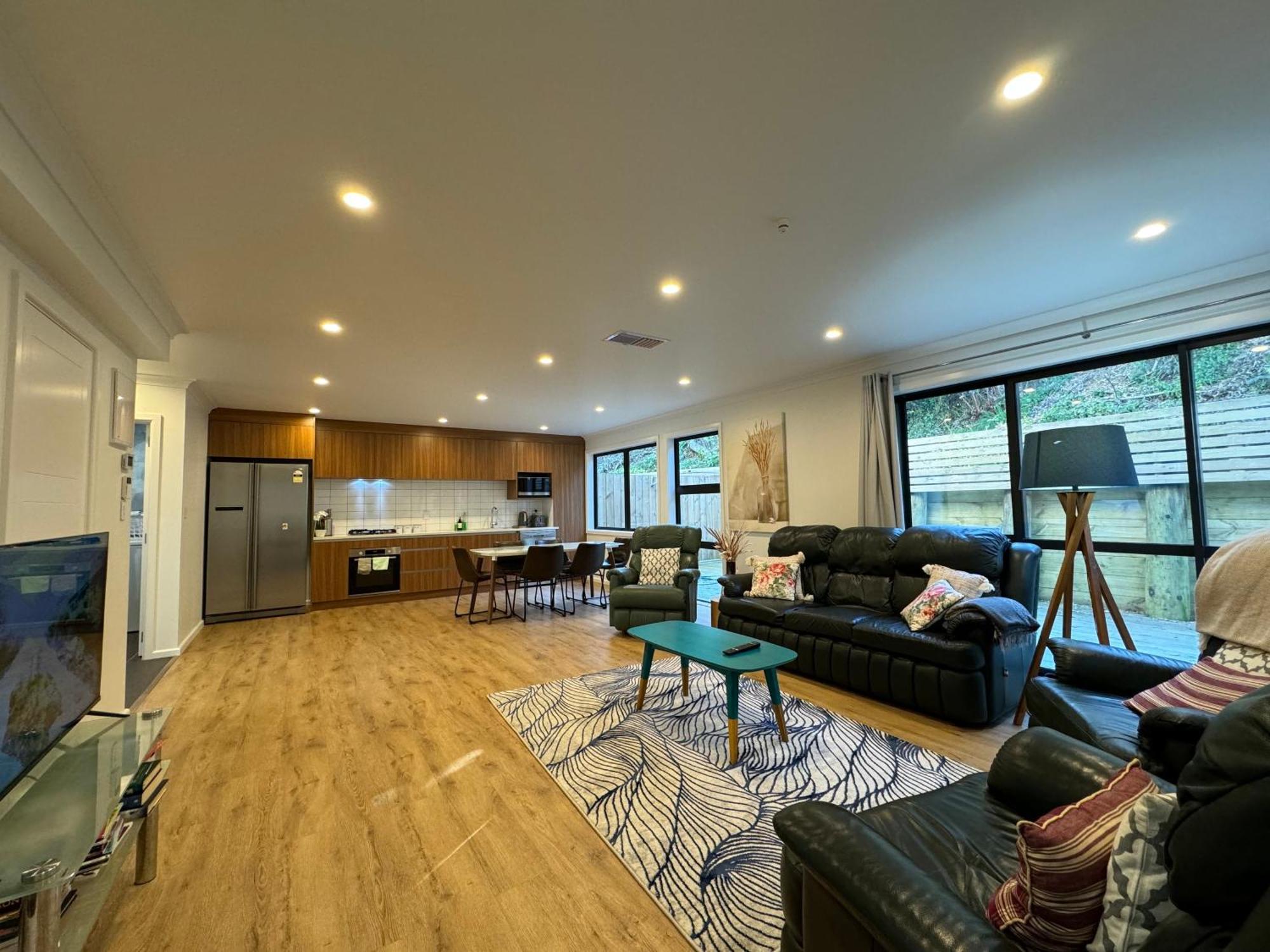 No Party Allowed, Entire Brand New 3 Bedroom Townhouse, Free Unlimited Fibre Wifi And Free Parking Wellington Esterno foto