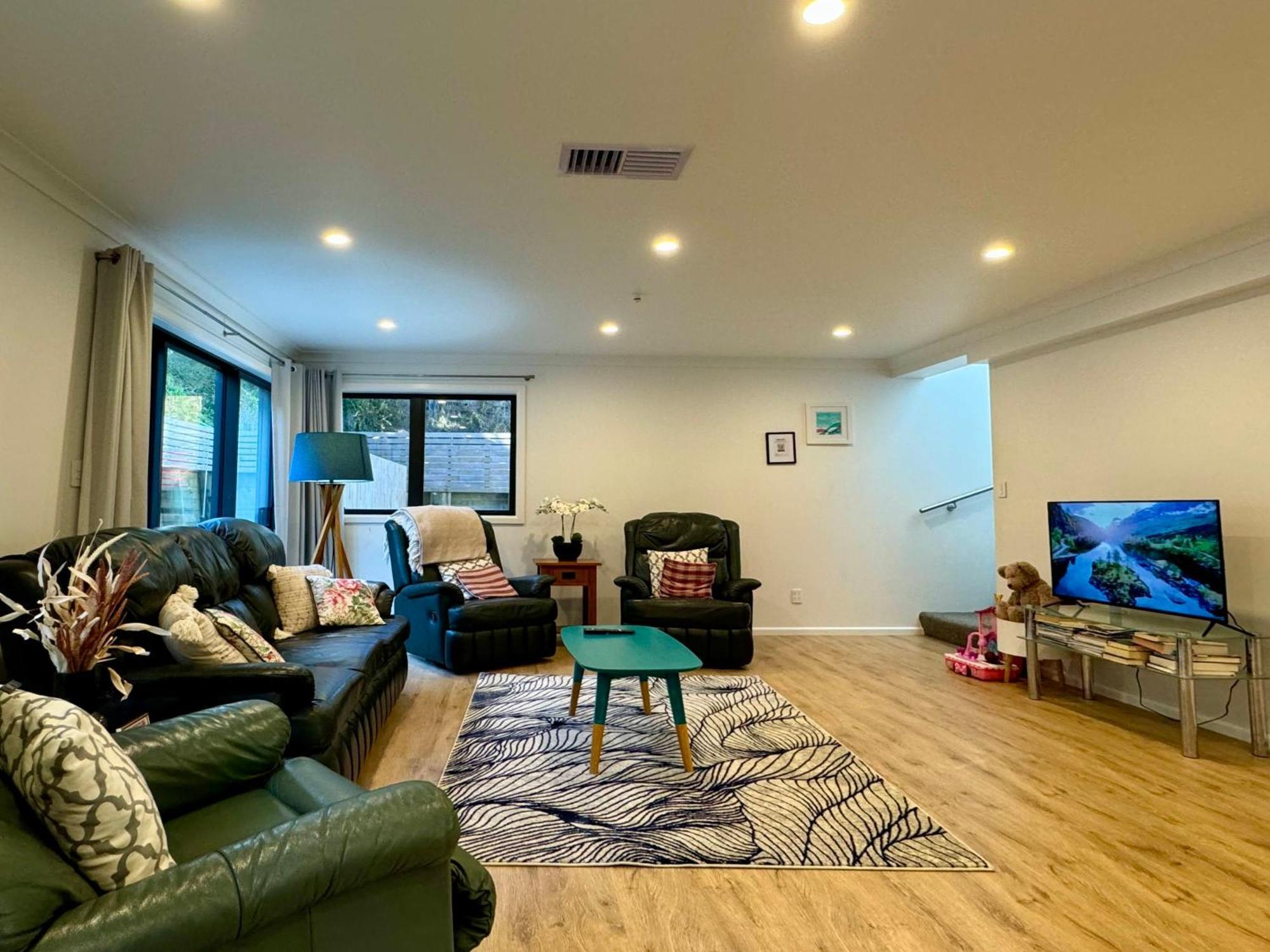 No Party Allowed, Entire Brand New 3 Bedroom Townhouse, Free Unlimited Fibre Wifi And Free Parking Wellington Esterno foto