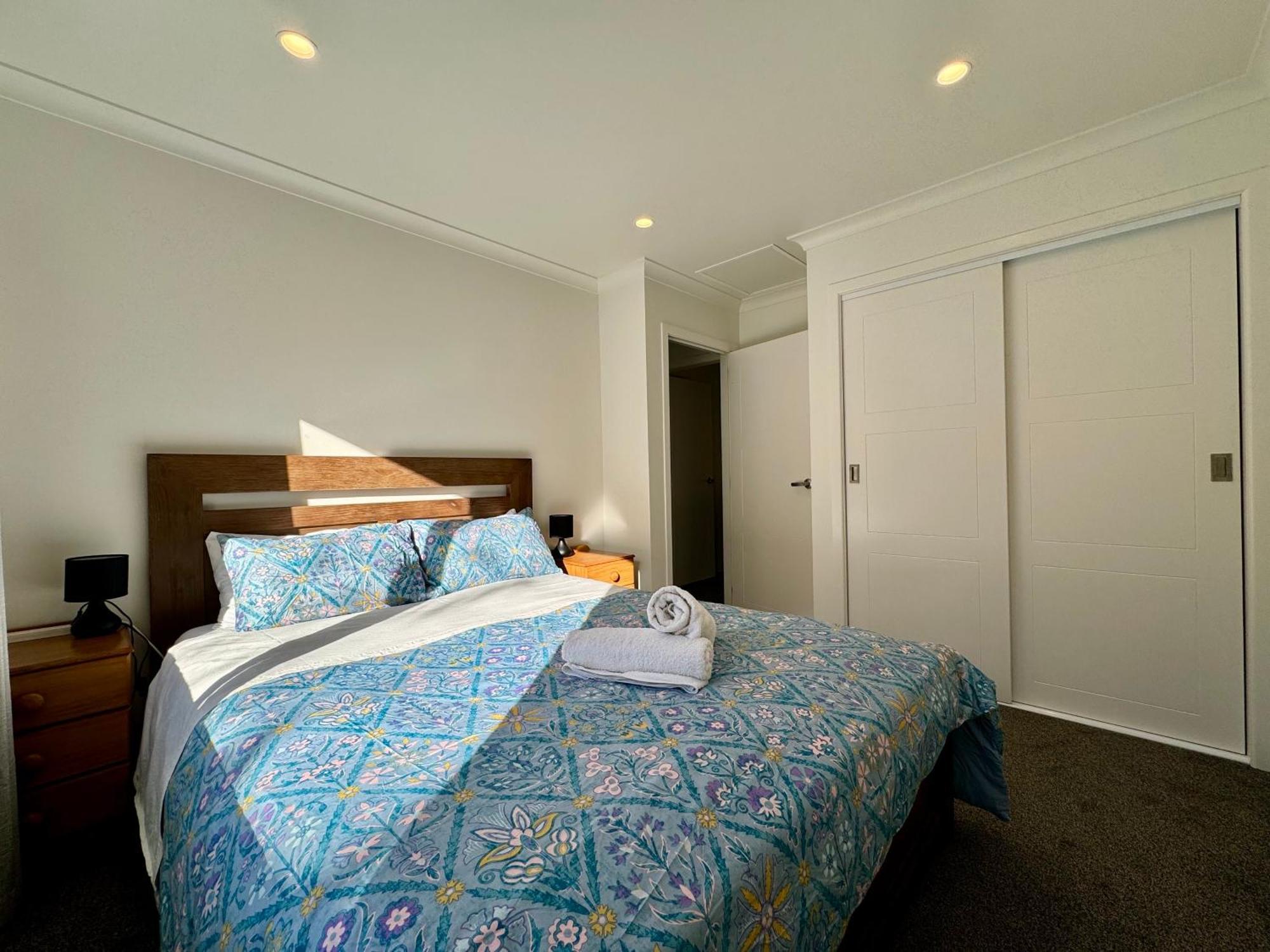 No Party Allowed, Entire Brand New 3 Bedroom Townhouse, Free Unlimited Fibre Wifi And Free Parking Wellington Esterno foto