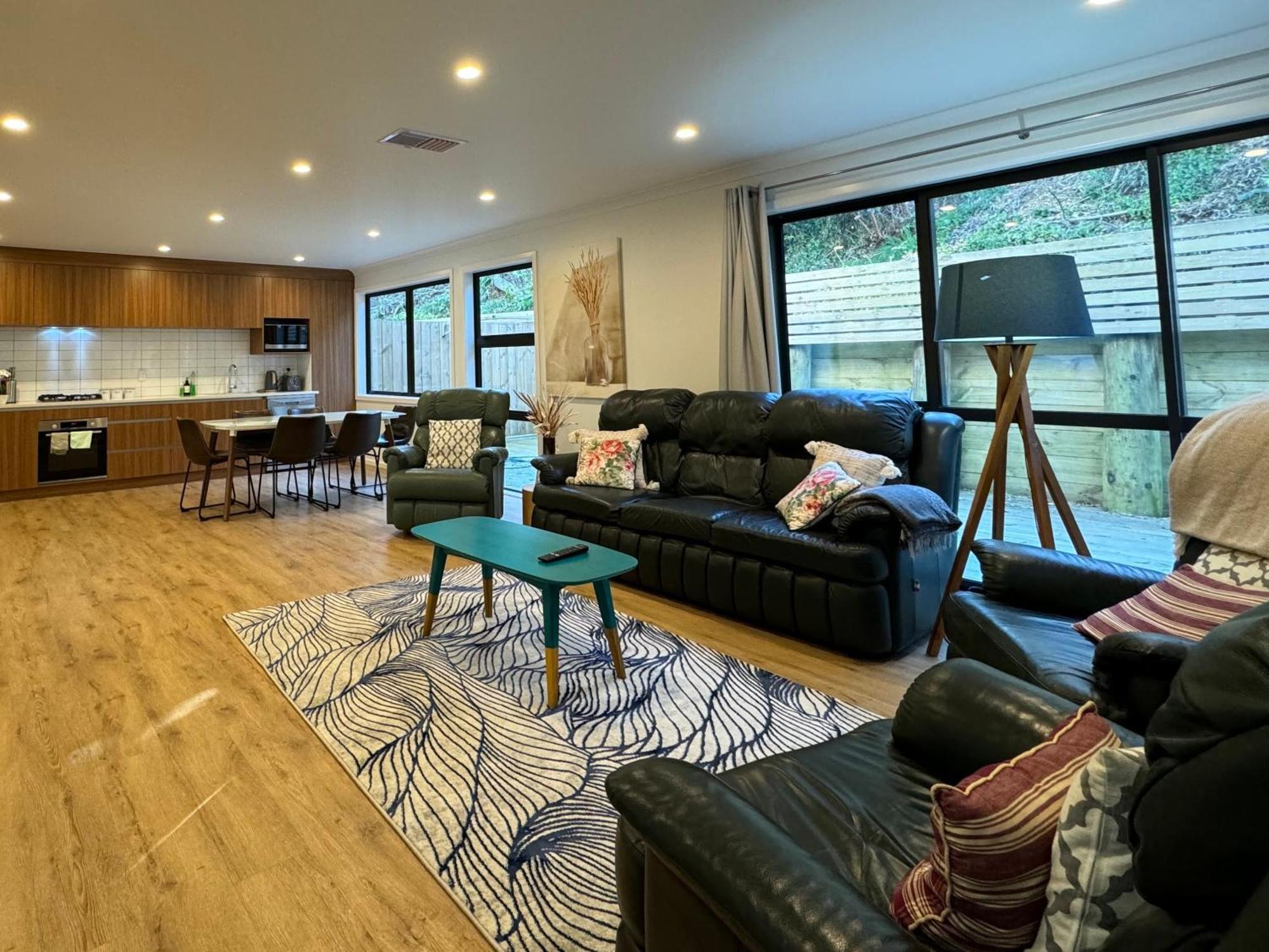No Party Allowed, Entire Brand New 3 Bedroom Townhouse, Free Unlimited Fibre Wifi And Free Parking Wellington Esterno foto