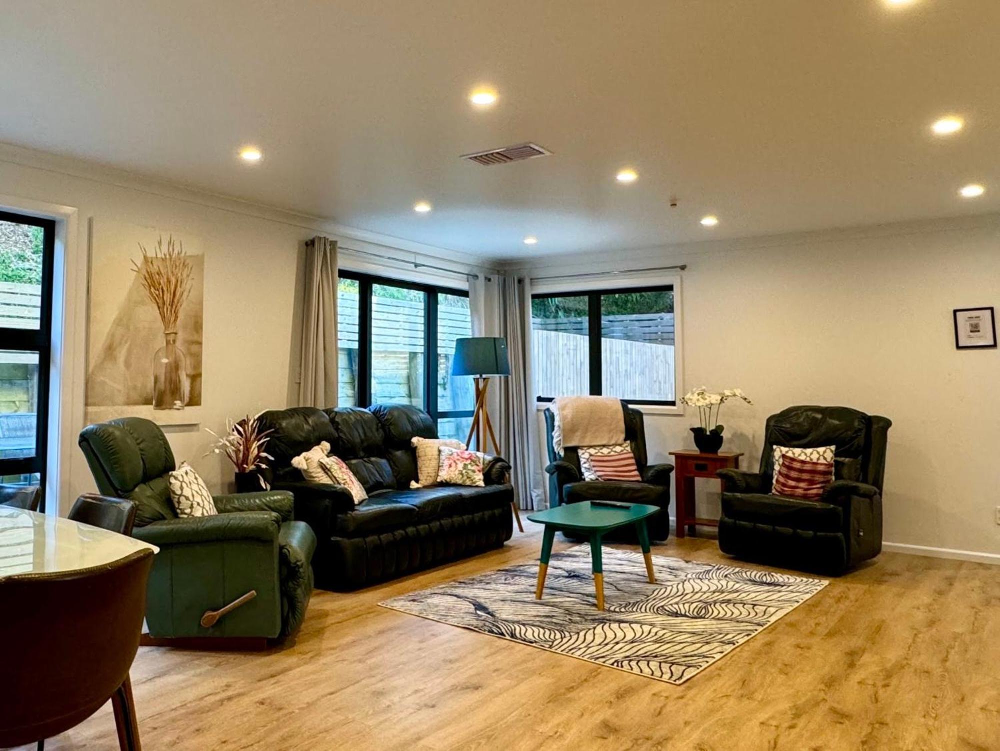 No Party Allowed, Entire Brand New 3 Bedroom Townhouse, Free Unlimited Fibre Wifi And Free Parking Wellington Esterno foto