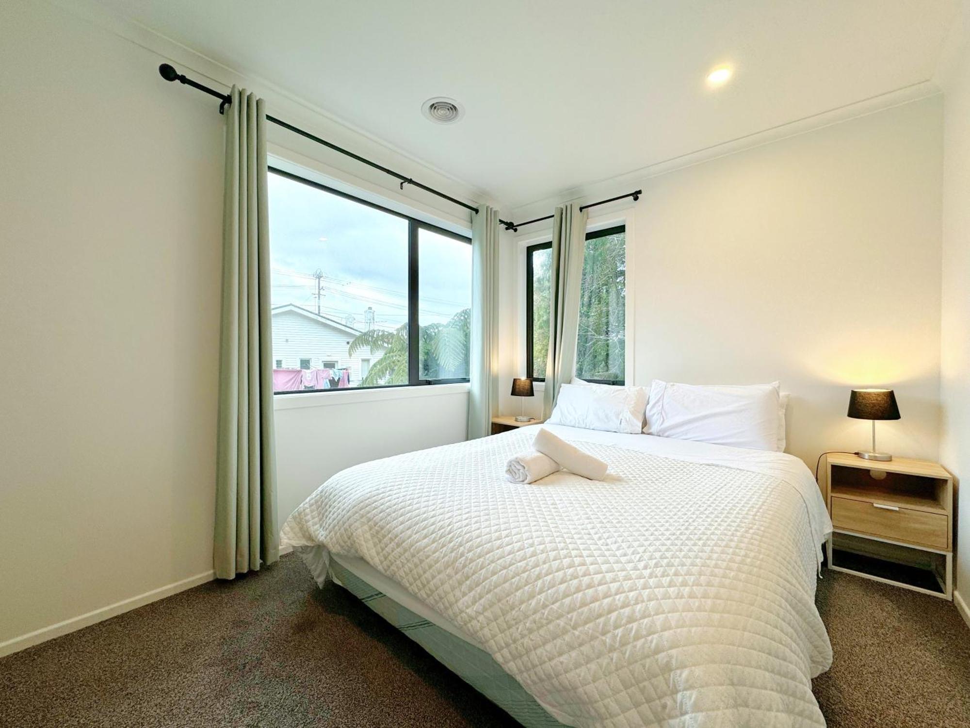 No Party Allowed, Entire Brand New 3 Bedroom Townhouse, Free Unlimited Fibre Wifi And Free Parking Wellington Esterno foto