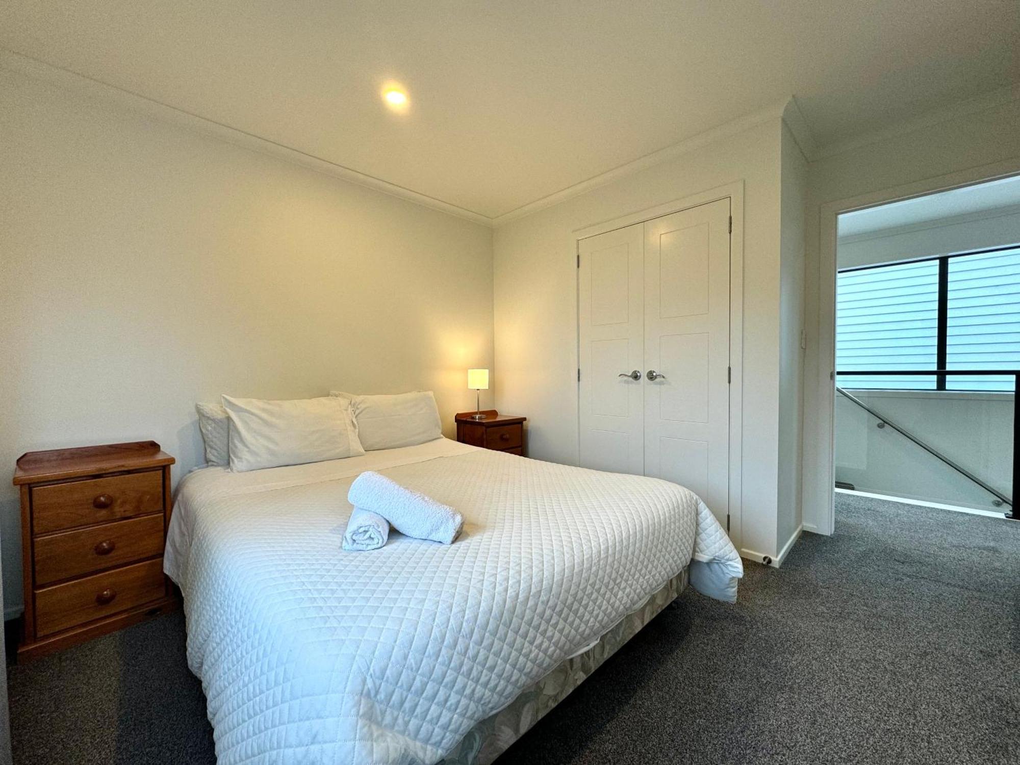 No Party Allowed, Entire Brand New 3 Bedroom Townhouse, Free Unlimited Fibre Wifi And Free Parking Wellington Esterno foto