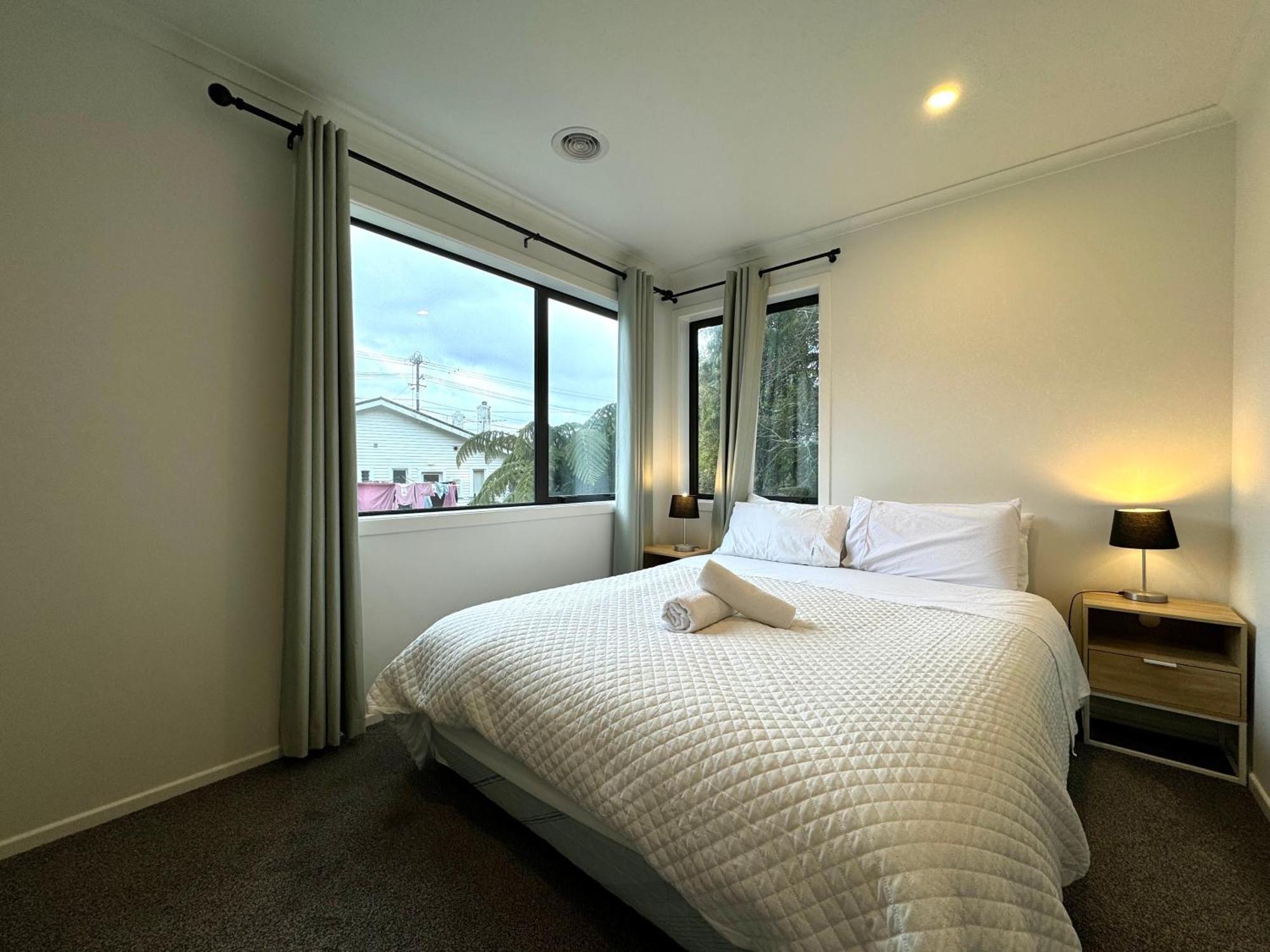 No Party Allowed, Entire Brand New 3 Bedroom Townhouse, Free Unlimited Fibre Wifi And Free Parking Wellington Esterno foto