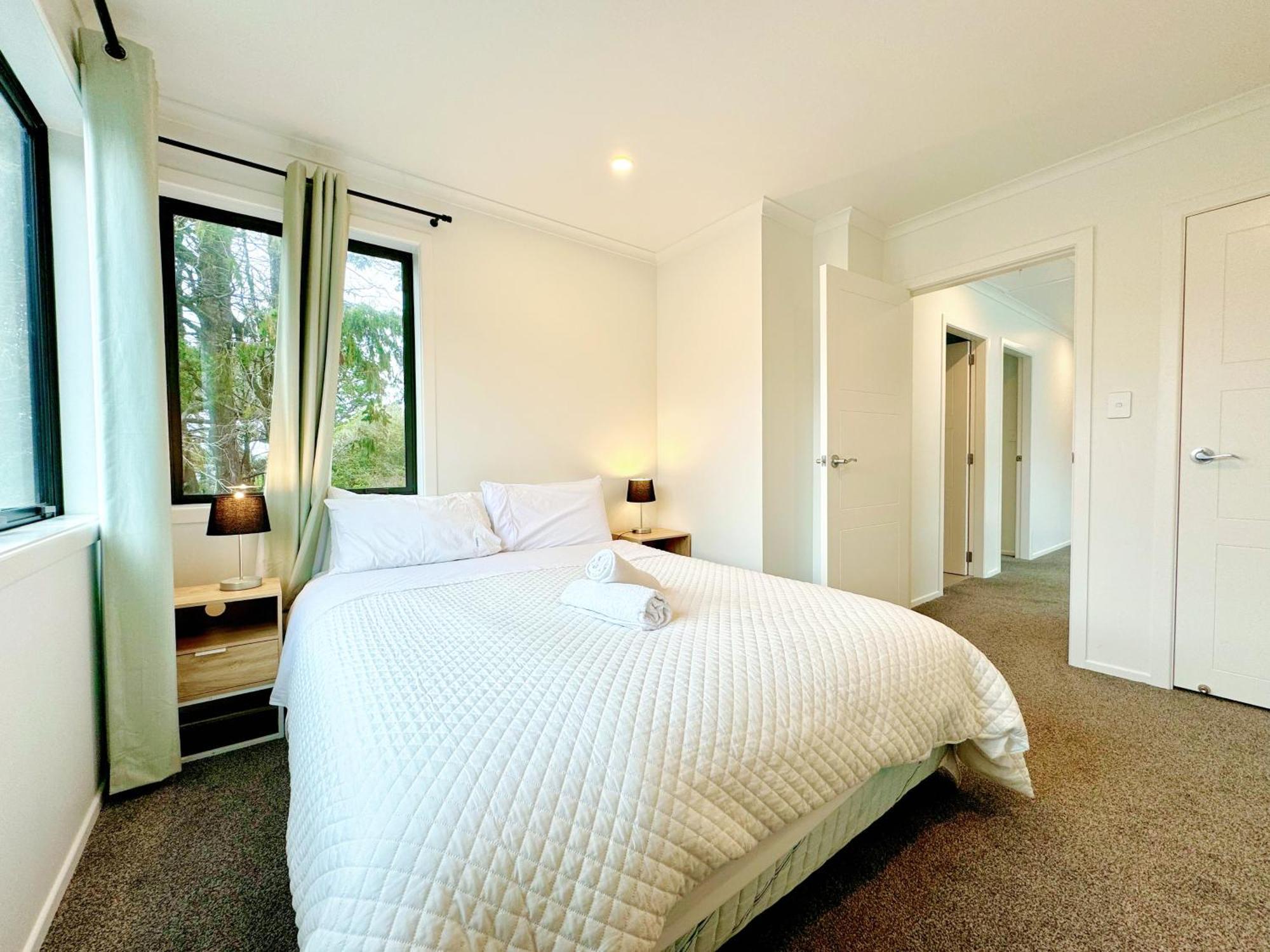 No Party Allowed, Entire Brand New 3 Bedroom Townhouse, Free Unlimited Fibre Wifi And Free Parking Wellington Esterno foto