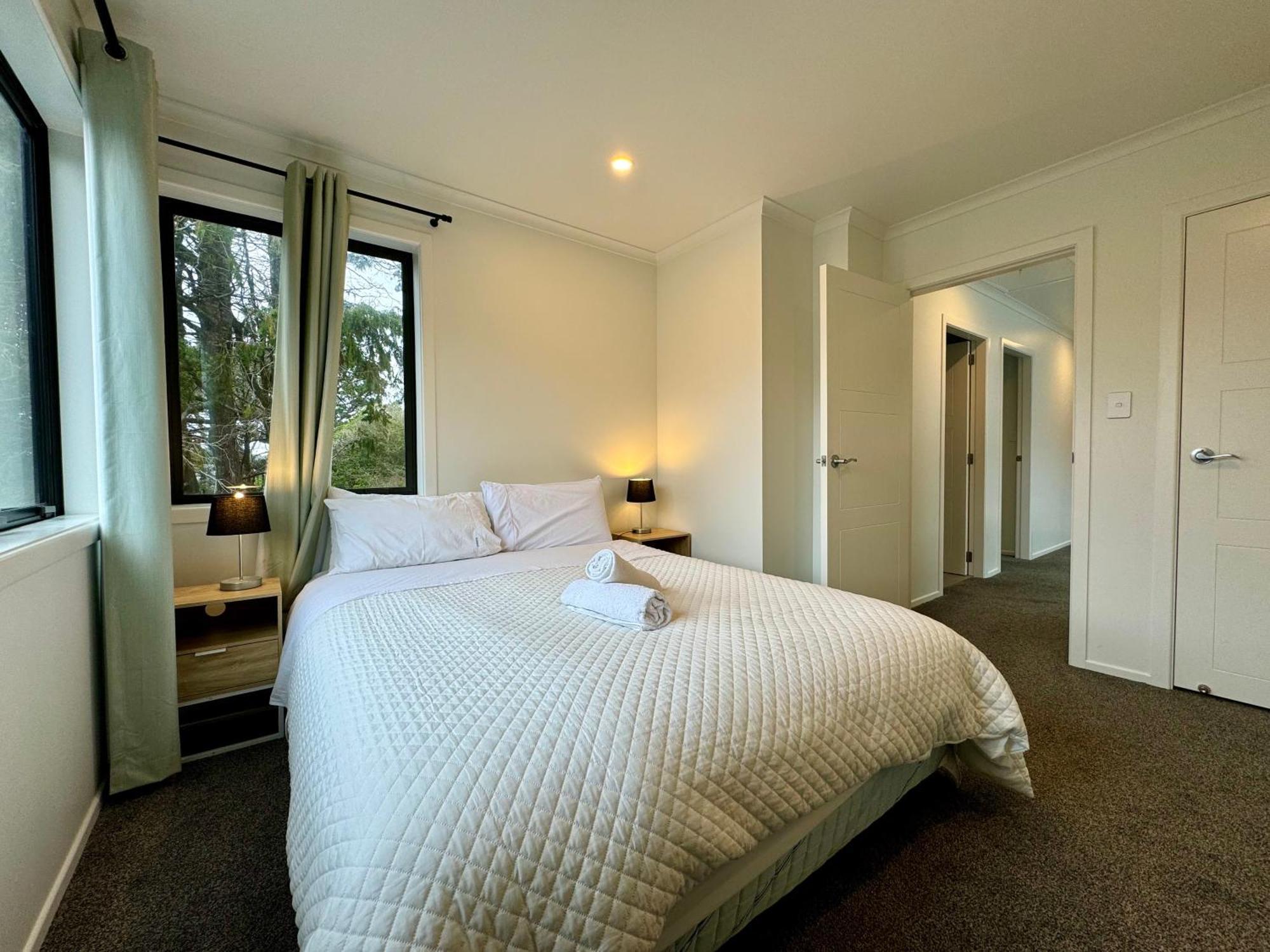 No Party Allowed, Entire Brand New 3 Bedroom Townhouse, Free Unlimited Fibre Wifi And Free Parking Wellington Esterno foto