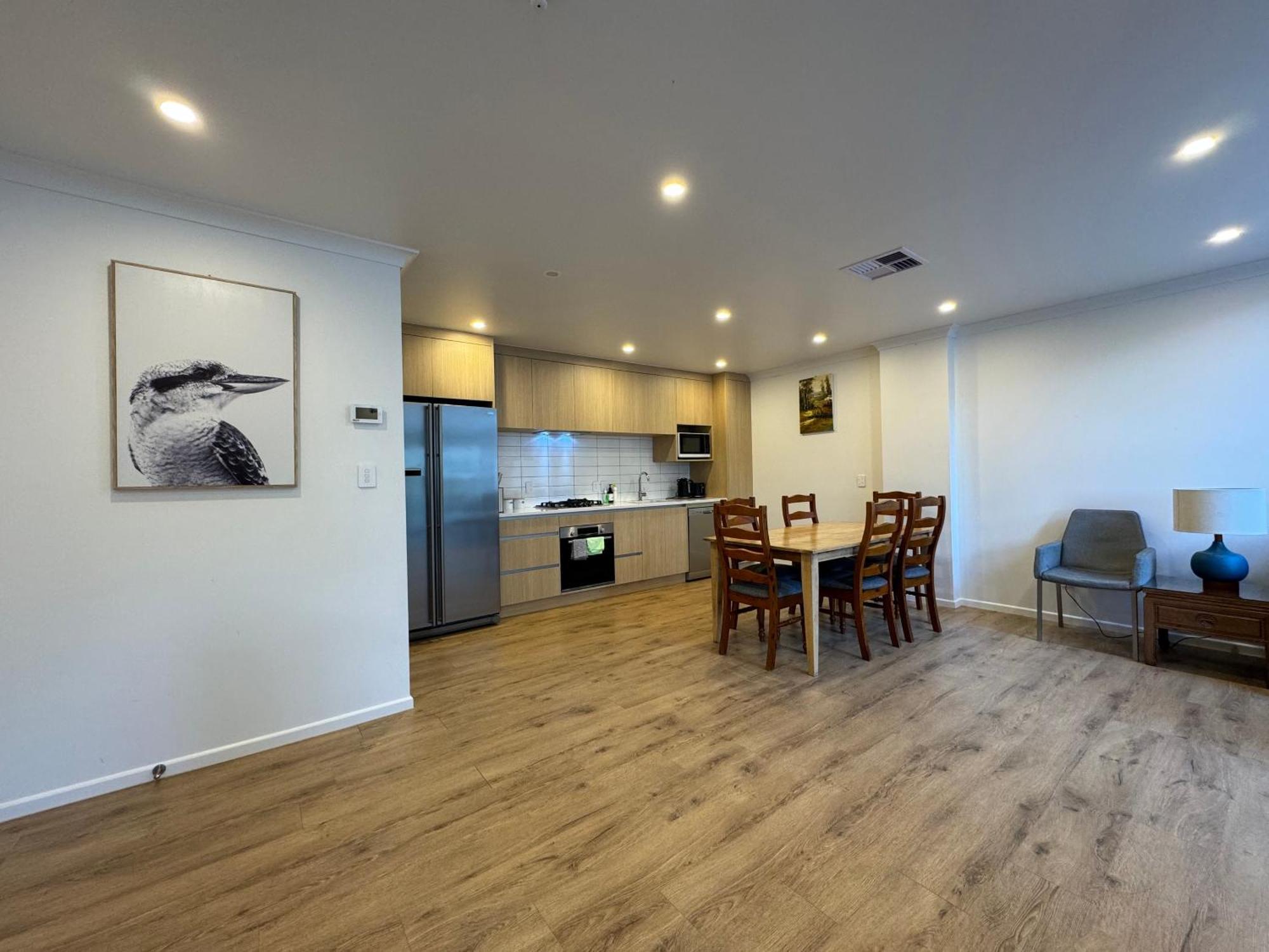 No Party Allowed, Entire Brand New 3 Bedroom Townhouse, Free Unlimited Fibre Wifi And Free Parking Wellington Esterno foto