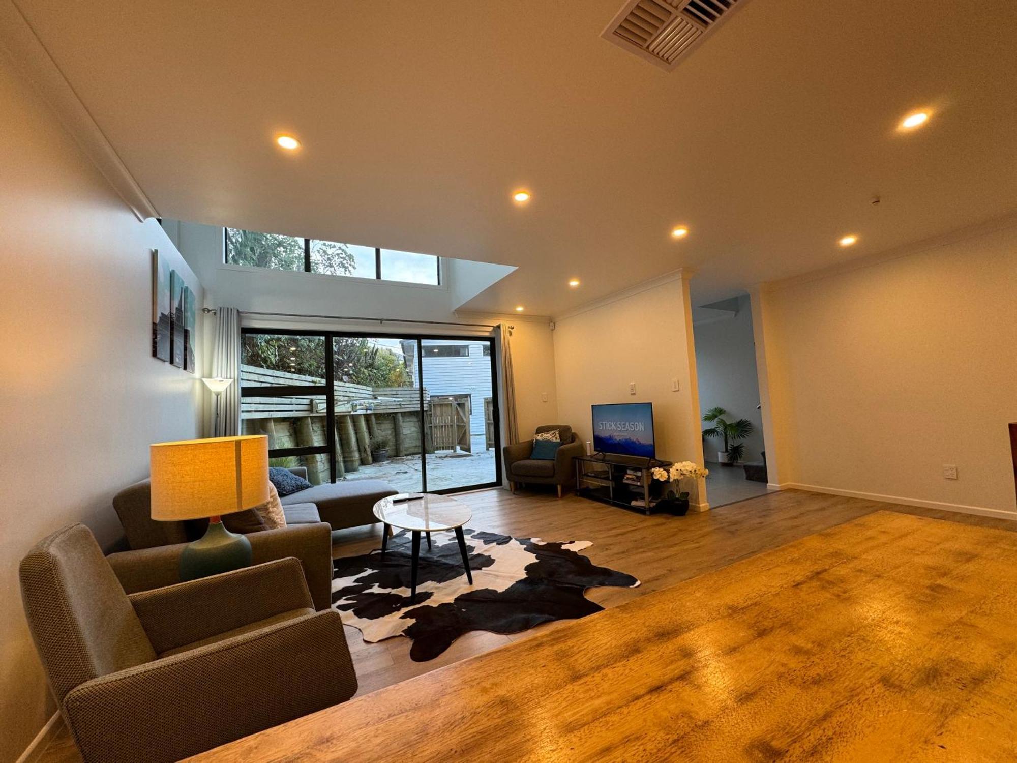 No Party Allowed, Entire Brand New 3 Bedroom Townhouse, Free Unlimited Fibre Wifi And Free Parking Wellington Esterno foto