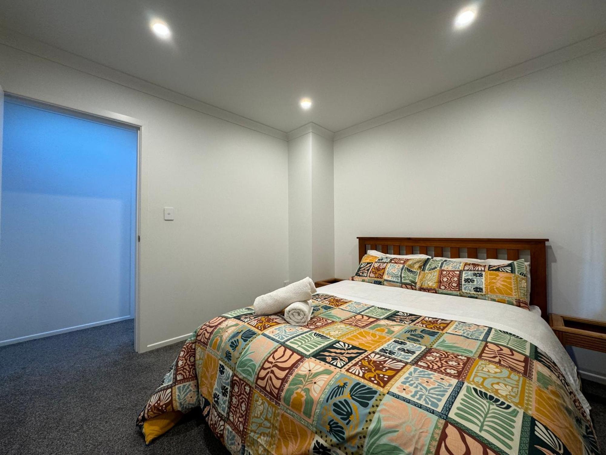 No Party Allowed, Entire Brand New 3 Bedroom Townhouse, Free Unlimited Fibre Wifi And Free Parking Wellington Esterno foto